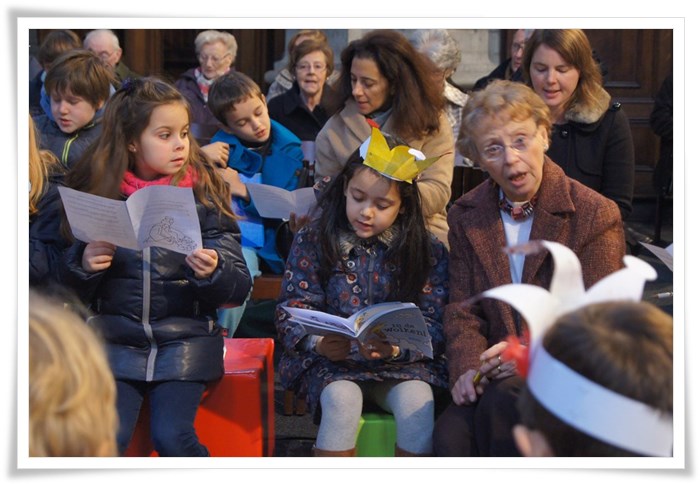 De kinderen zingen mee